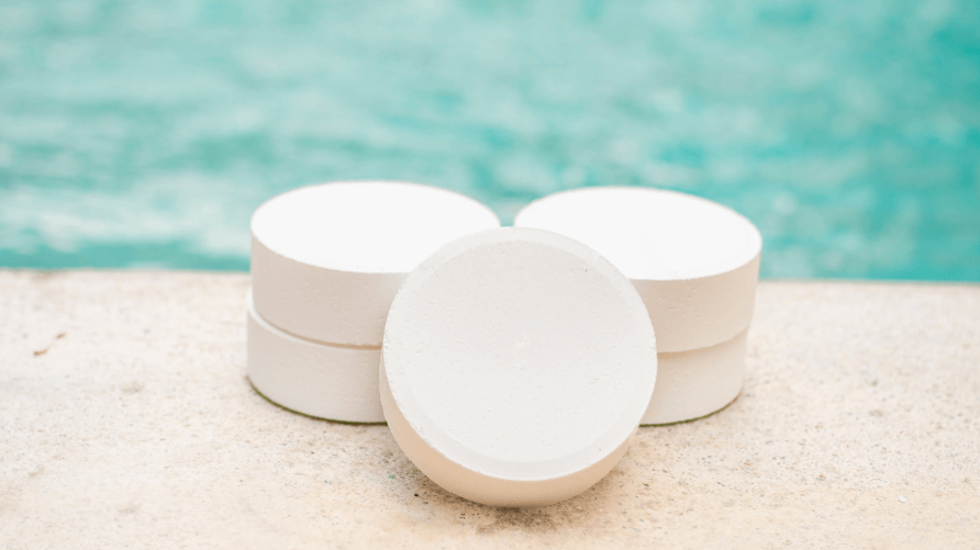 El uso correcto del cloro para evitar daños en tu piscina